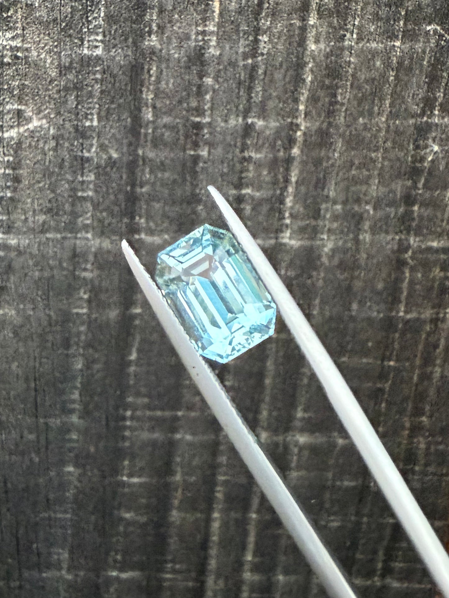 Natural Aquamarine 4 Crt - Emerald Cut