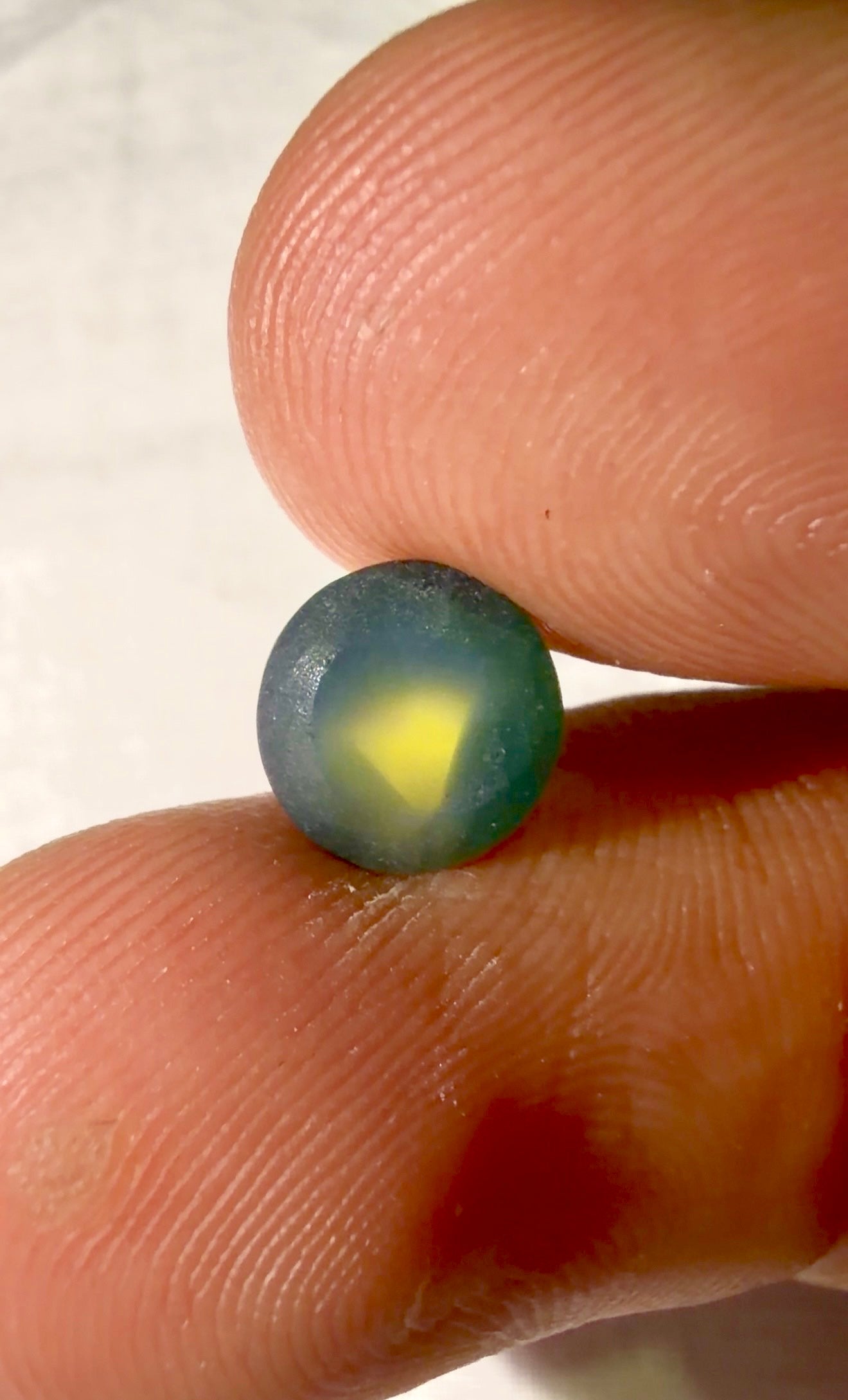 Natural Australian Parti (Pharoah's eye) Sapphire - 2.04 carat - Unheated - Round Brilliant Cut