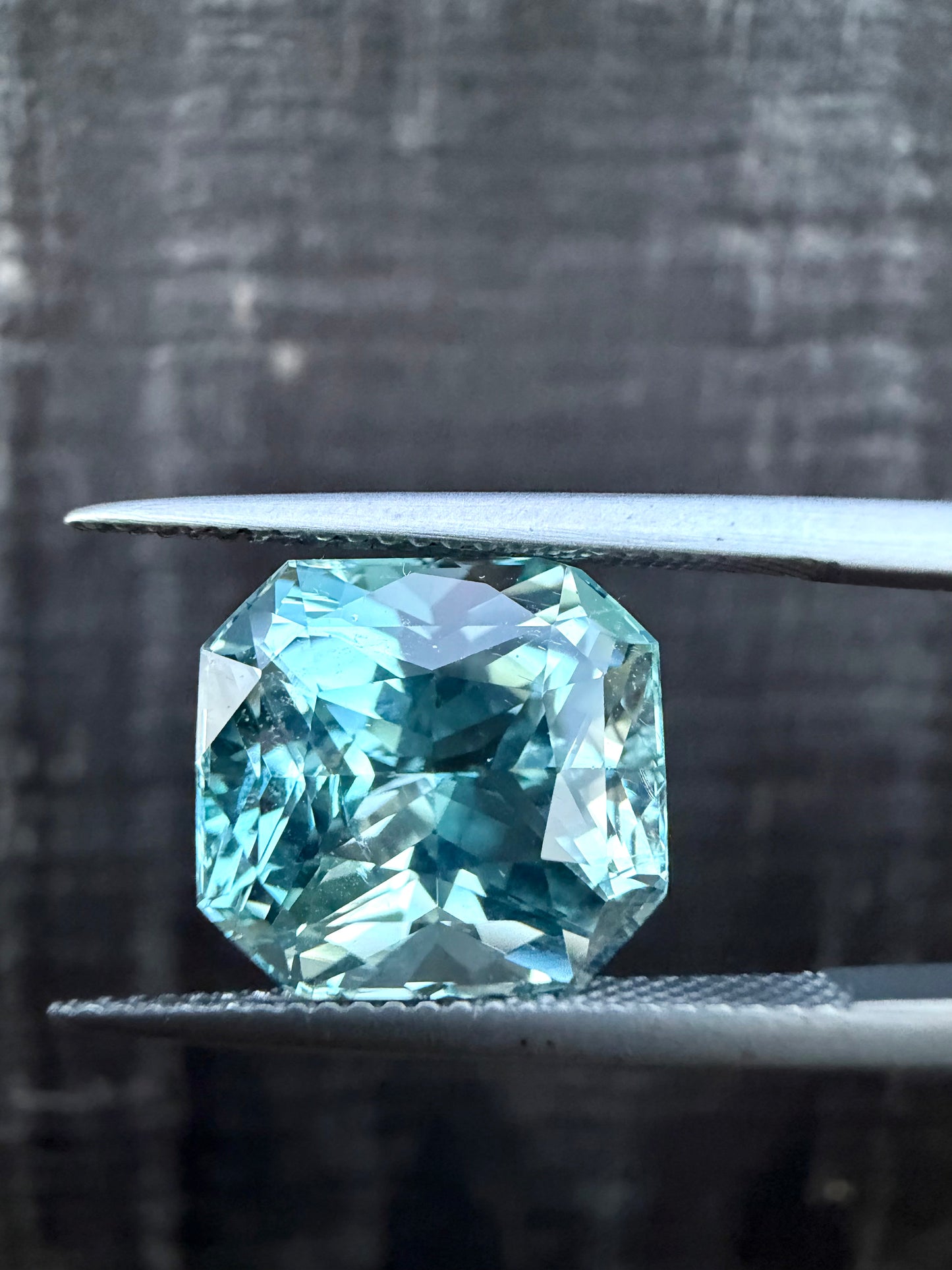 Natural Aquamarine - 8.7 Carat - Radiant Cut