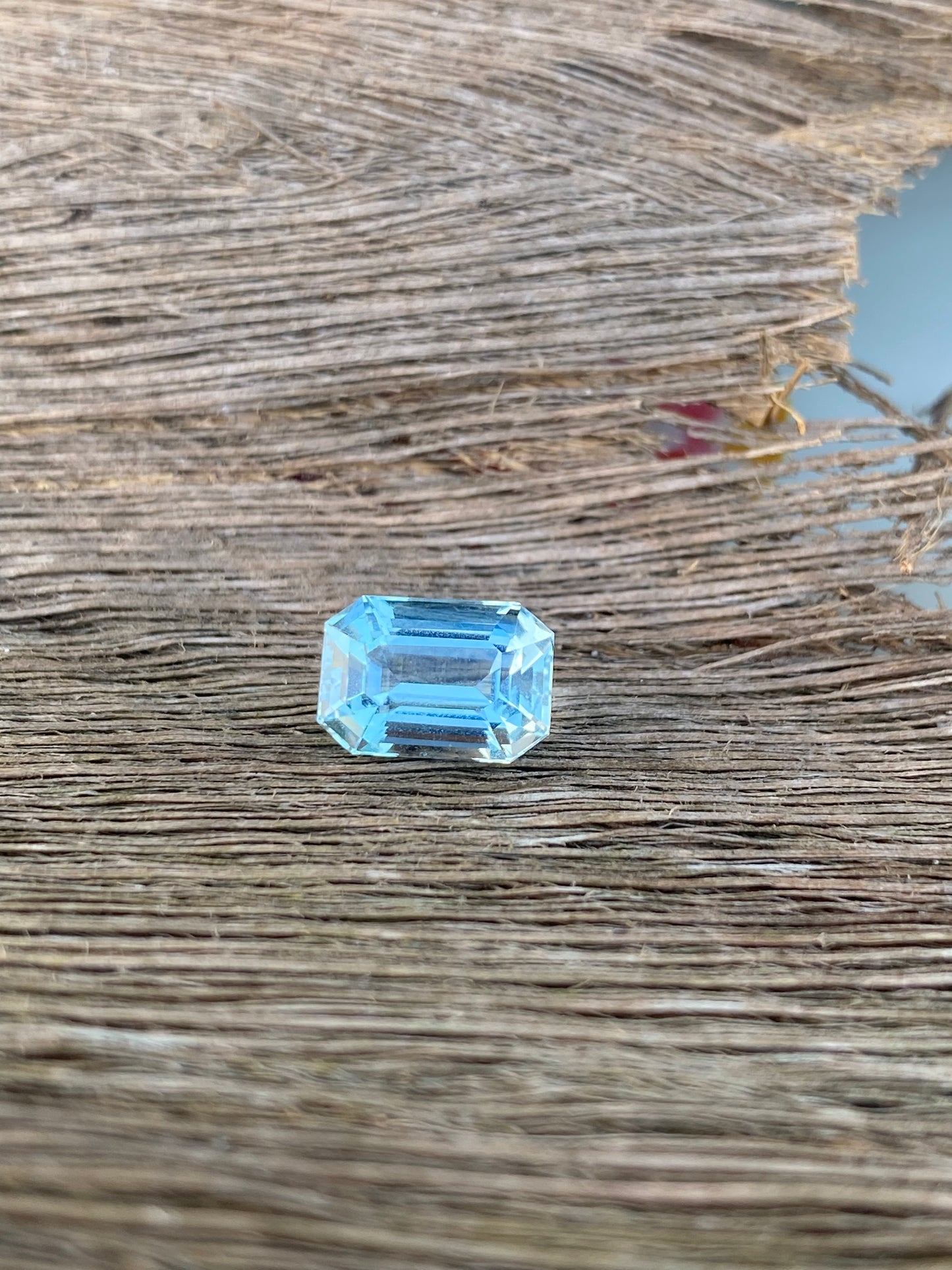 Natural Aquamarine 4 Crt - Emerald Cut