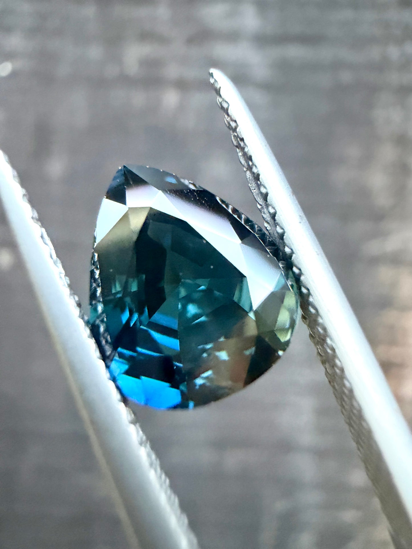Australian Teal Sapphire - 3.1 Crt - Pear Shape - Heated